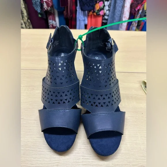 Easy Street Women’s Adara Navy Heeled Sandal Size 7.5 W NWOT - Picture 1 of 8